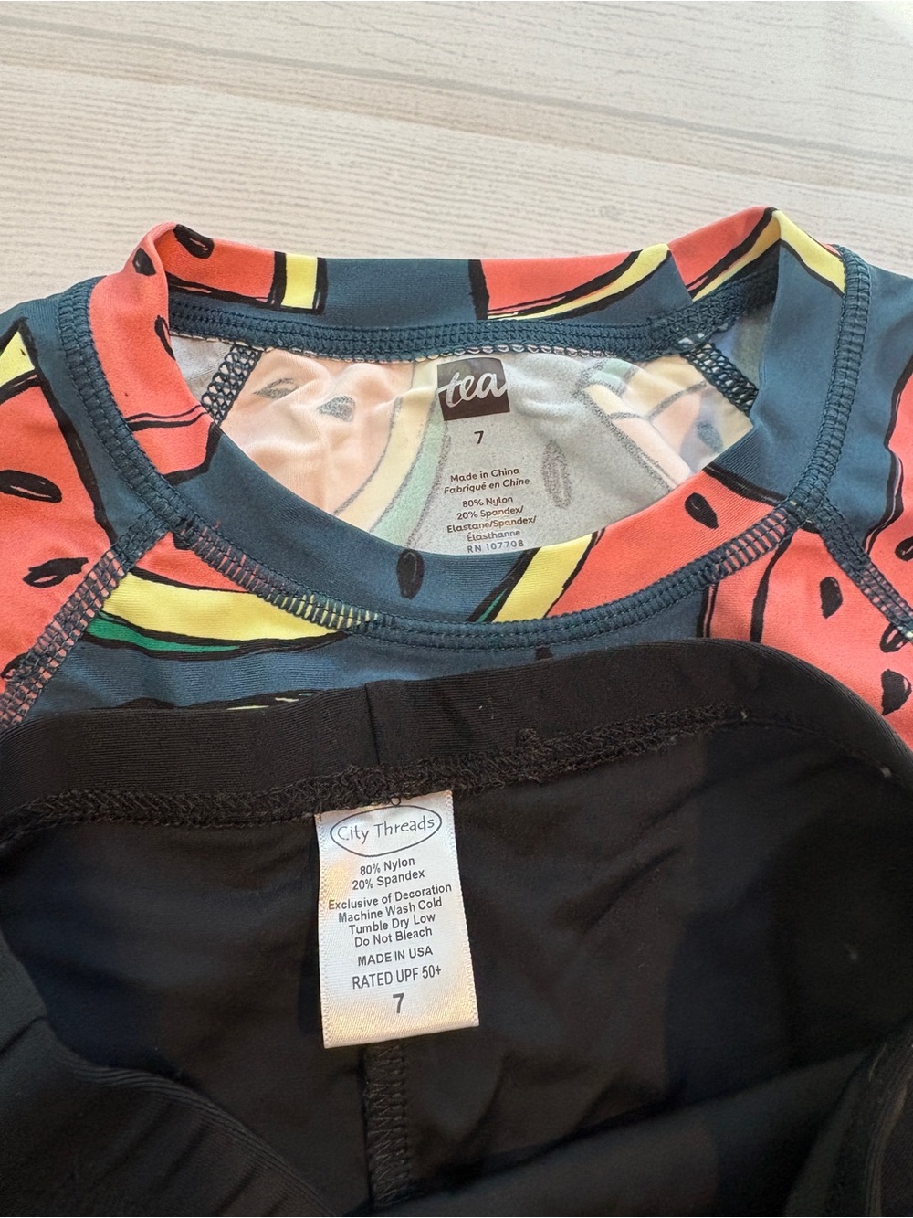 Tea collection Long-Sleeve Watermelon Rash Guard Set - Picture 3 of 5